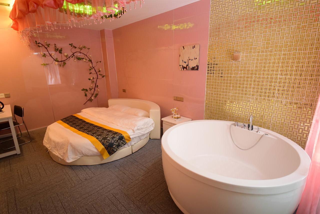 Century Hua Na Loves Boutique Hotel Qingdao Extérieur photo