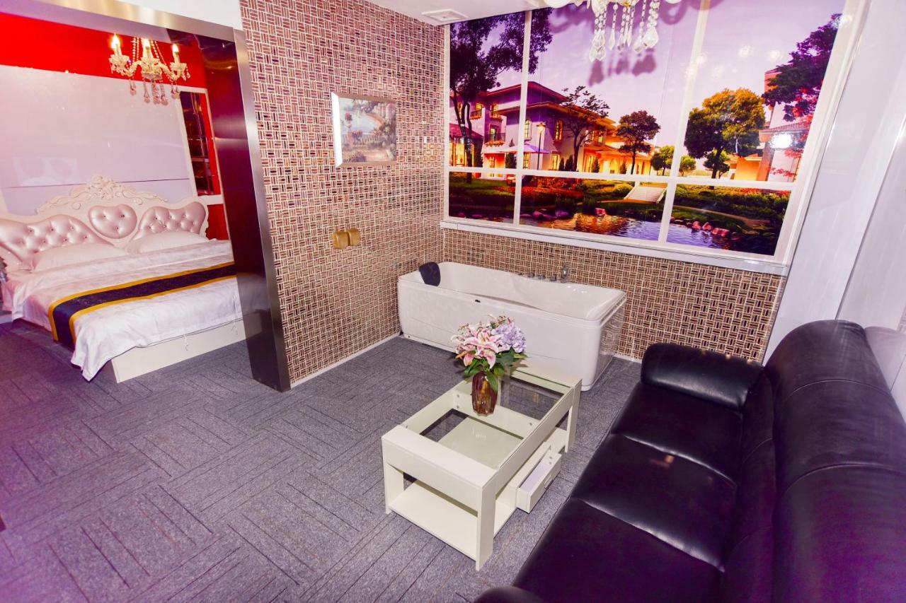 Century Hua Na Loves Boutique Hotel Qingdao Extérieur photo
